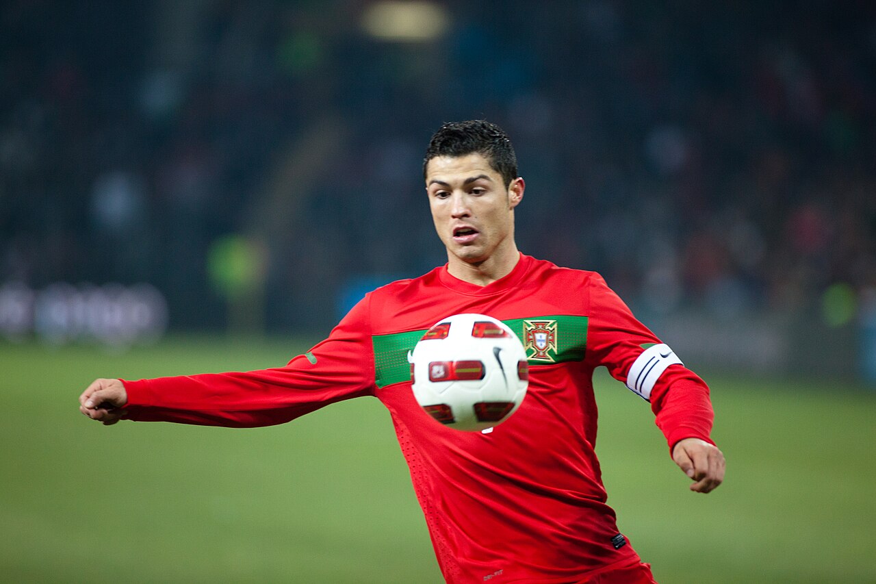 Ronaldo bị cấm thi đấu 30 ngày, phạt 255 euro vì bỏ trại tập trung đội tuyển Bồ Đào Nha